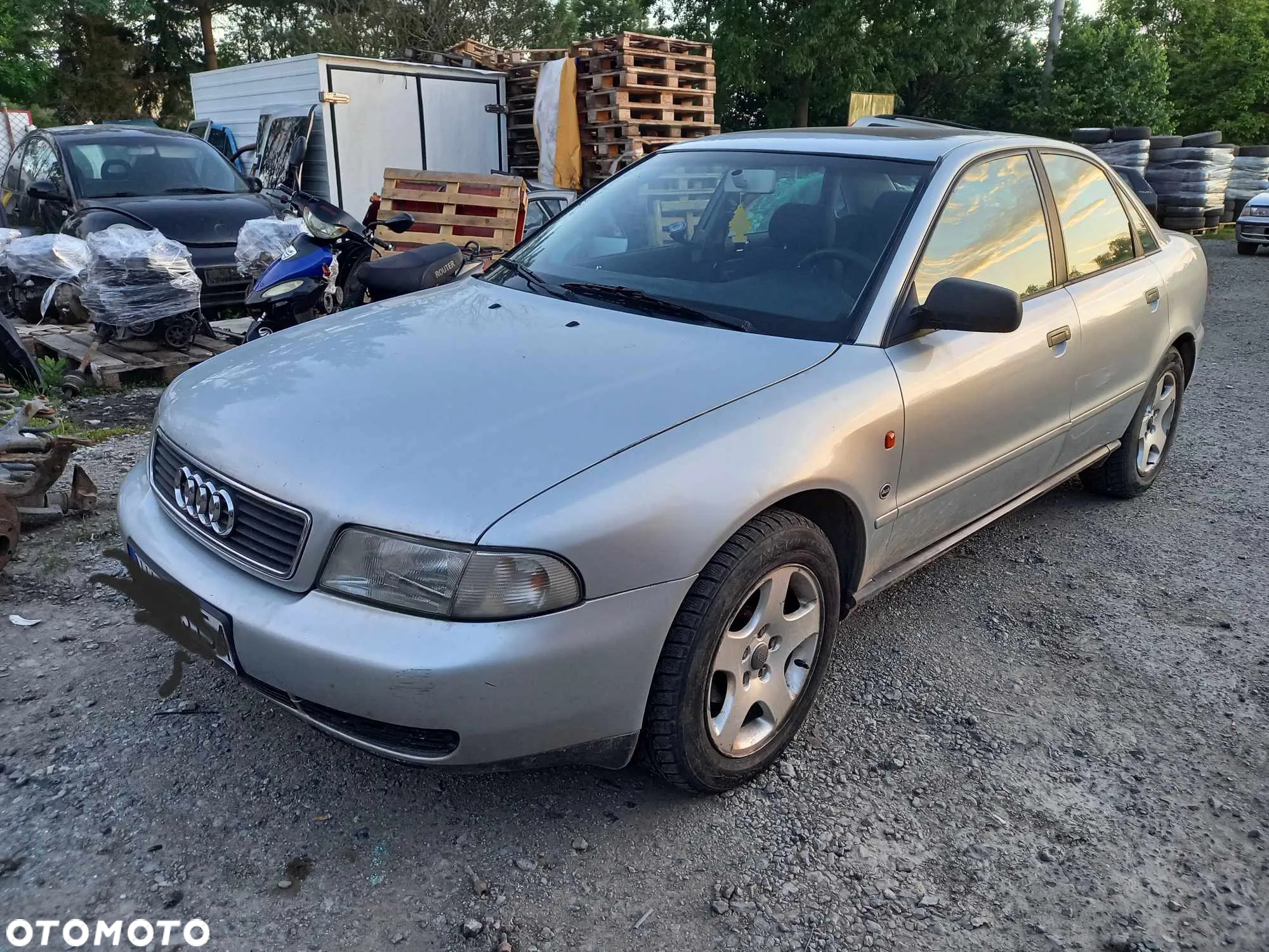 Na części Audi A4 B5 Sedan 1.6 Manual 101 KM 1995-98 LY7M - 3