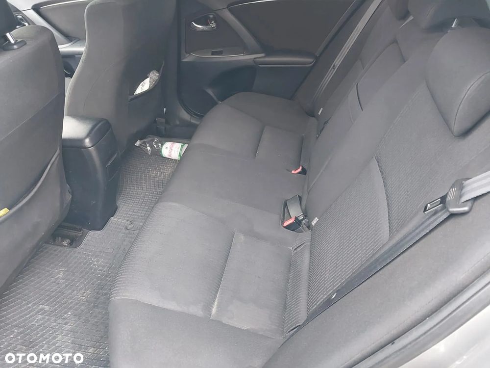 Toyota Avensis 2.0 D-4D 2010 - 8