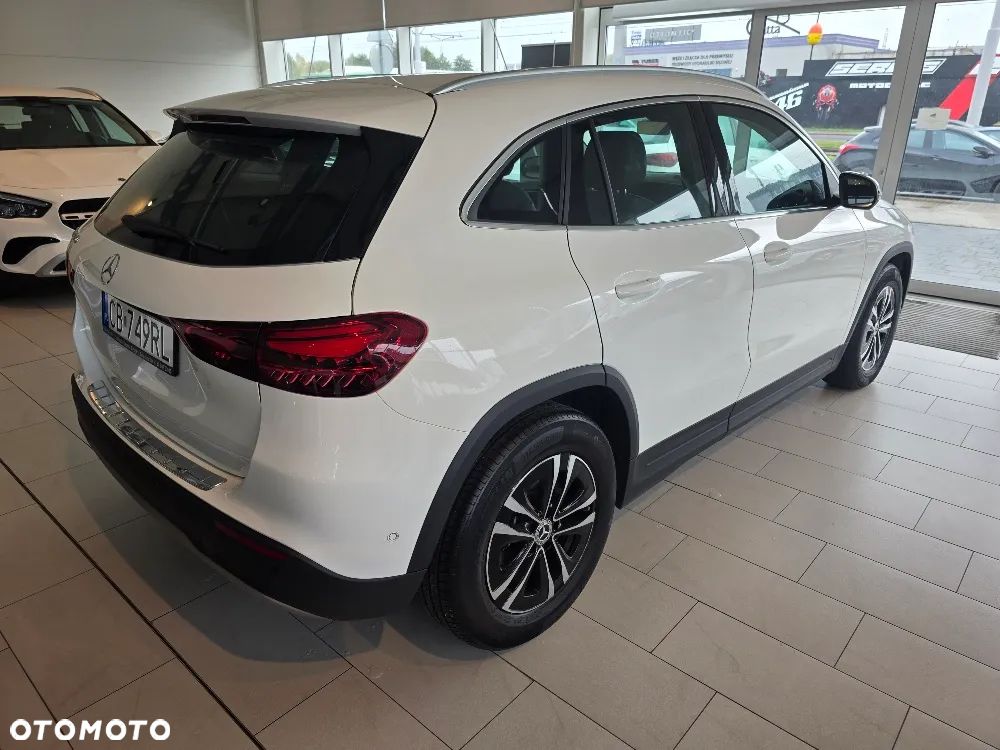 Mercedes-Benz GLA 200 Style - 4