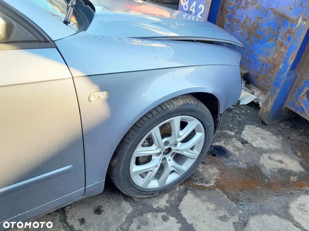 Błotnik przedni prawy AUDI A4 B7 04-07r. LY7H - 2