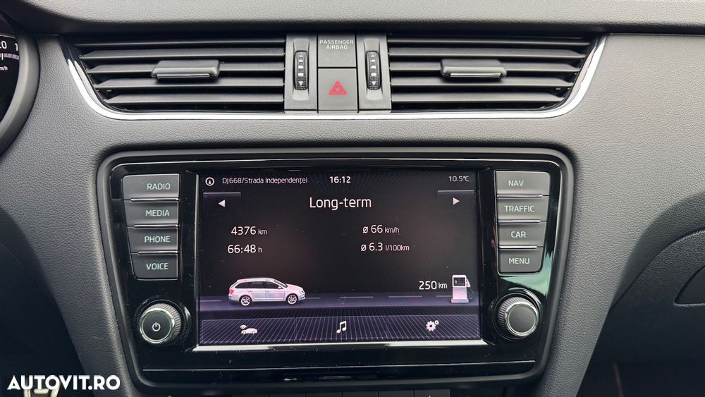 Skoda Octavia Combi 2.0 TDI RS - 25