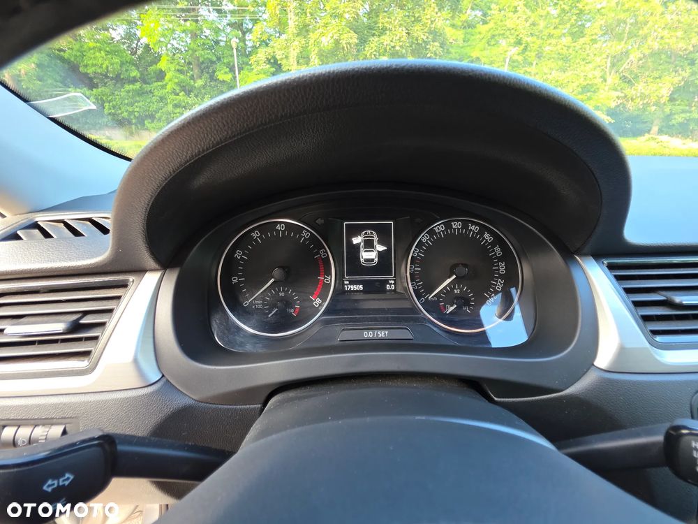 Skoda RAPID 1.2 TSI Ambition - 12