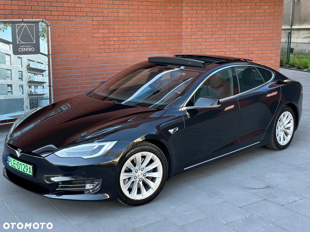 Tesla Model S - 8