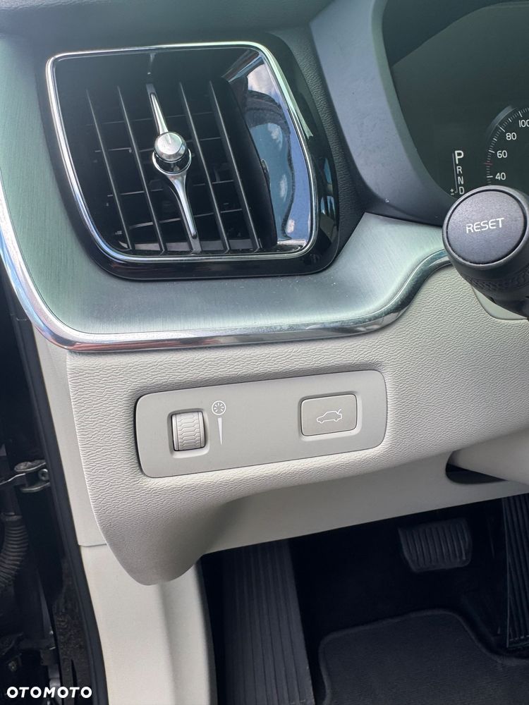 Volvo XC 60 D4 AWD Geartronic Momentum - 21
