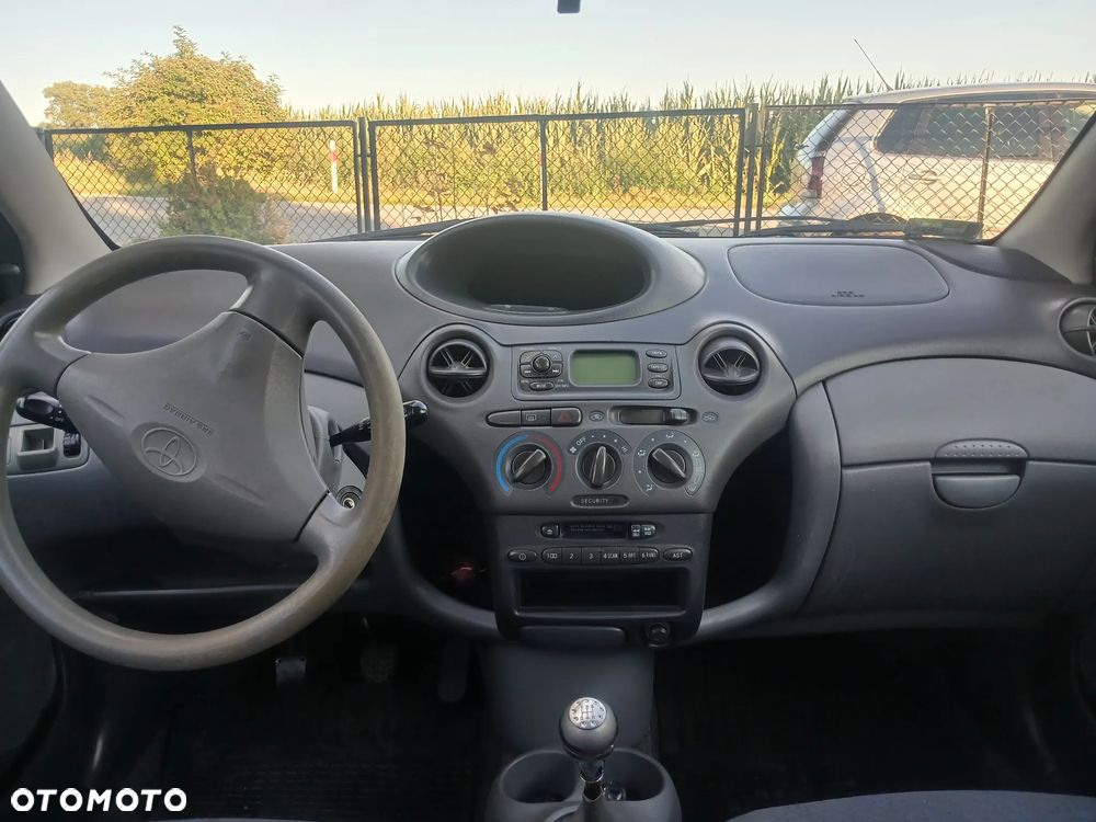 Toyota Yaris - 11