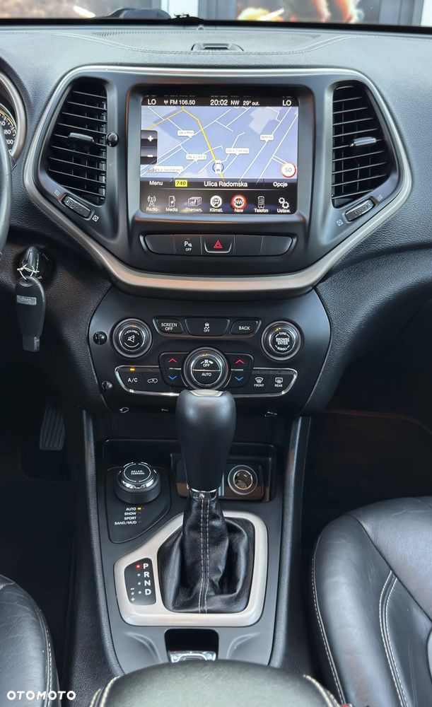 Jeep Cherokee - 33