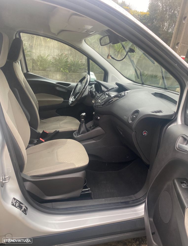 Ford Tourneo Courier - 12