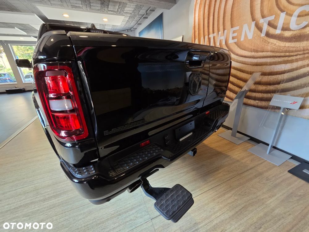 RAM 1500 Laramie Night Premium - 25