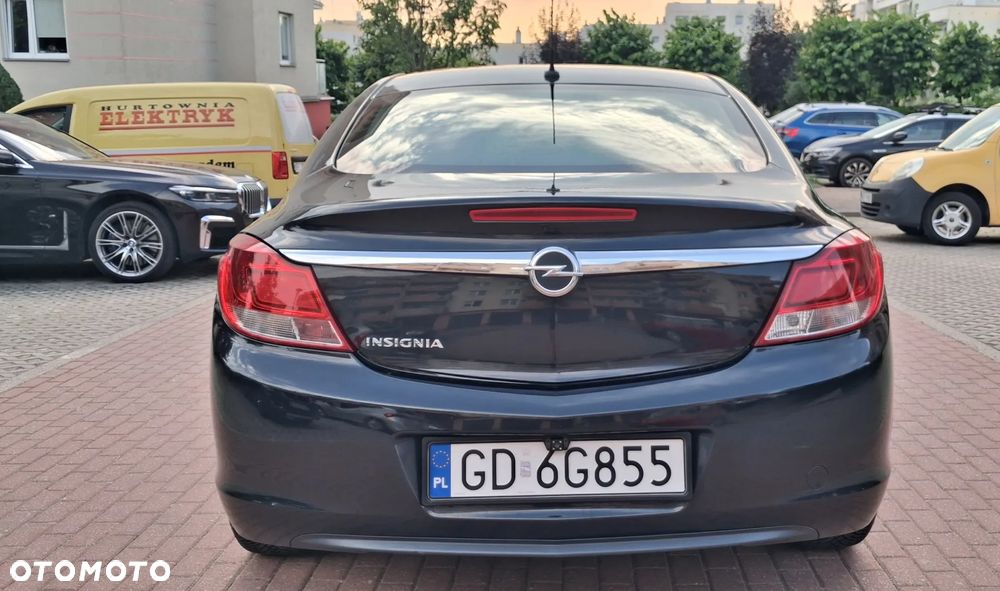 Opel Insignia 1.6 - 9