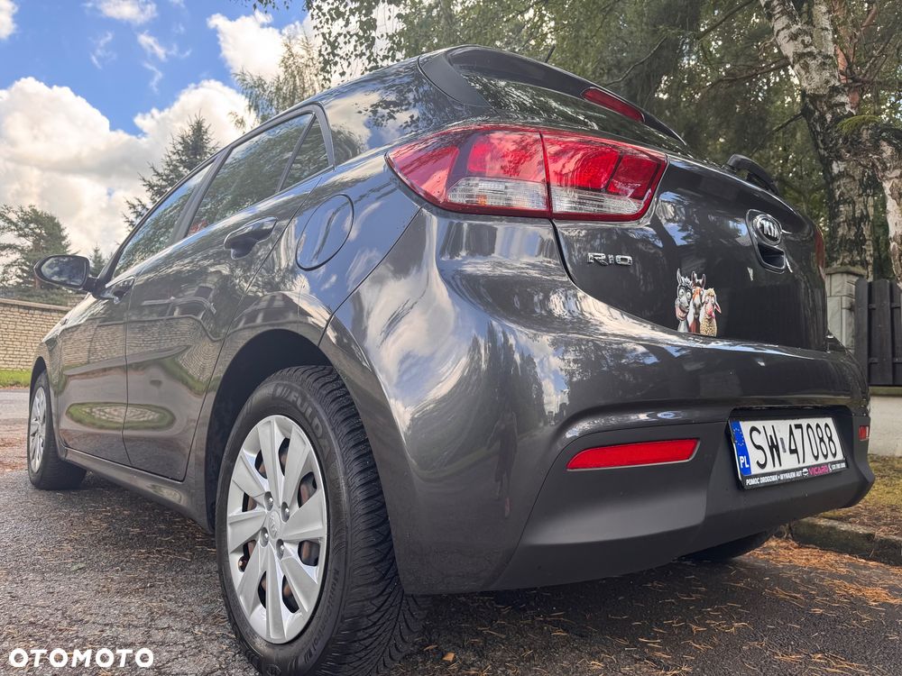 Kia Rio 1.4 M - 11
