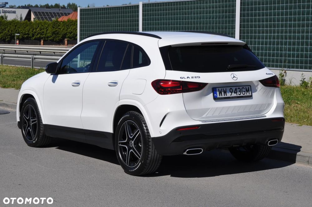 Mercedes-Benz GLA - 4