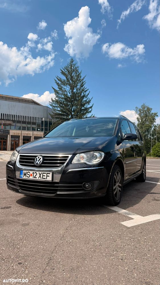 Volkswagen Touran - 1