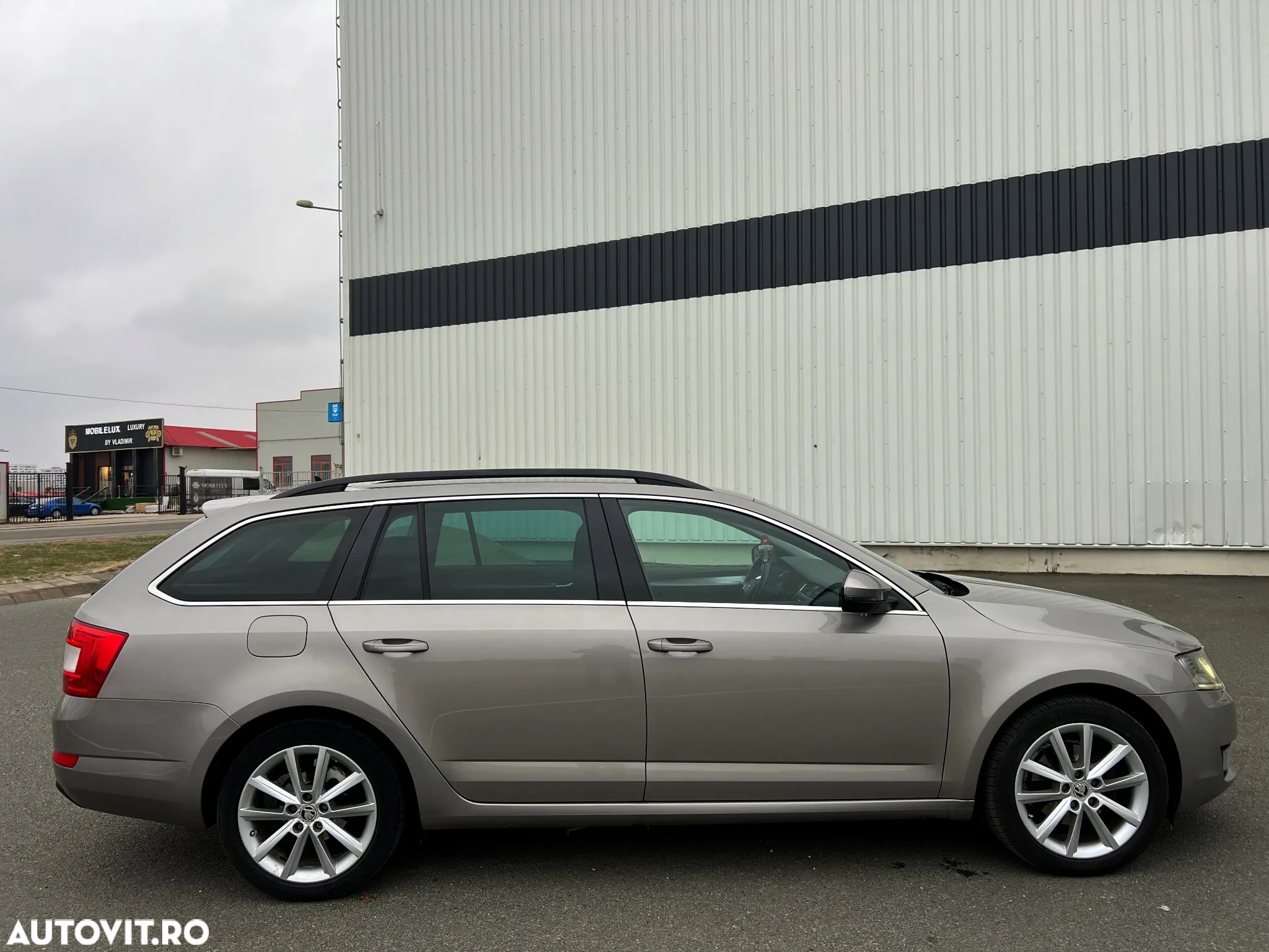 Skoda Octavia 1.6 TDI DSG Ambition - 9