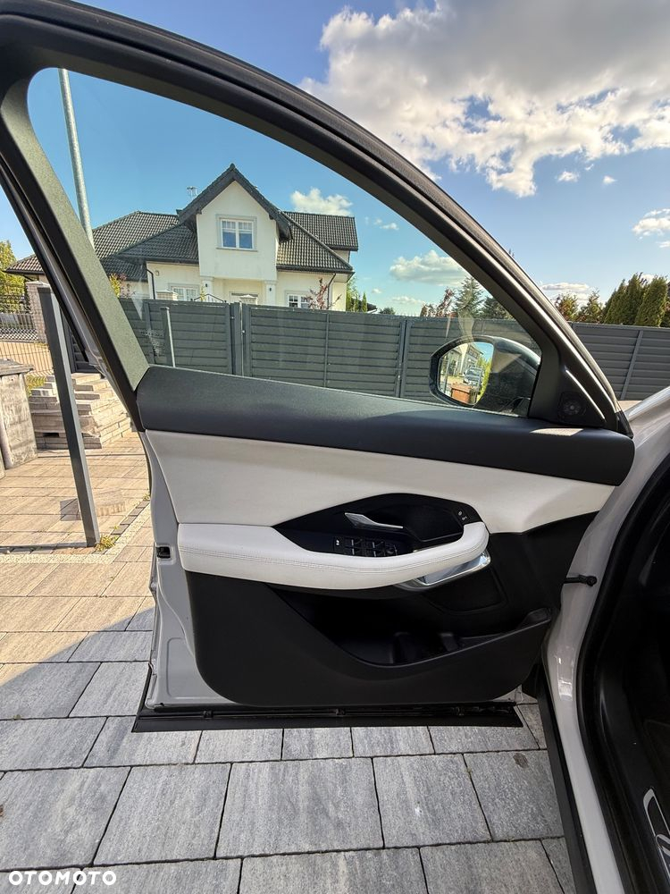 Jaguar E-Pace D150 R-Dynamic - 26