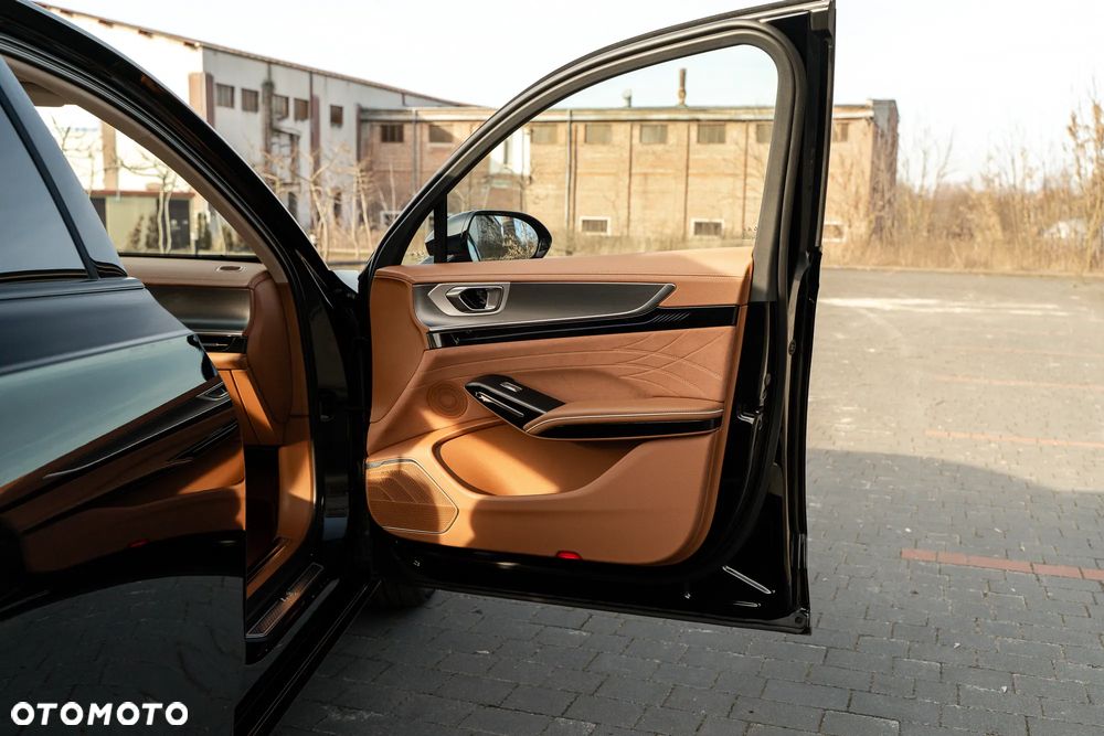 Hongqi H9 - 16