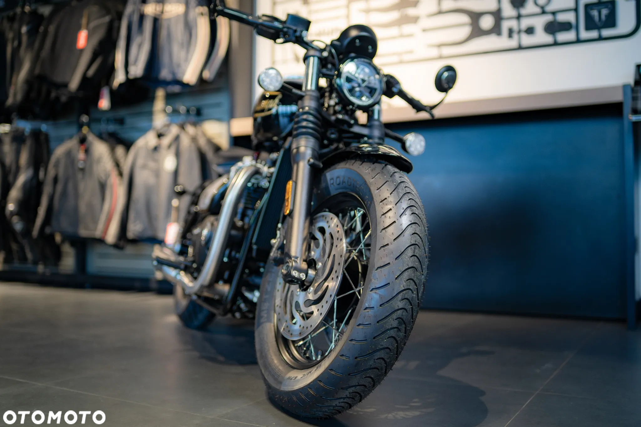 Triumph Bonneville Bobber - 17