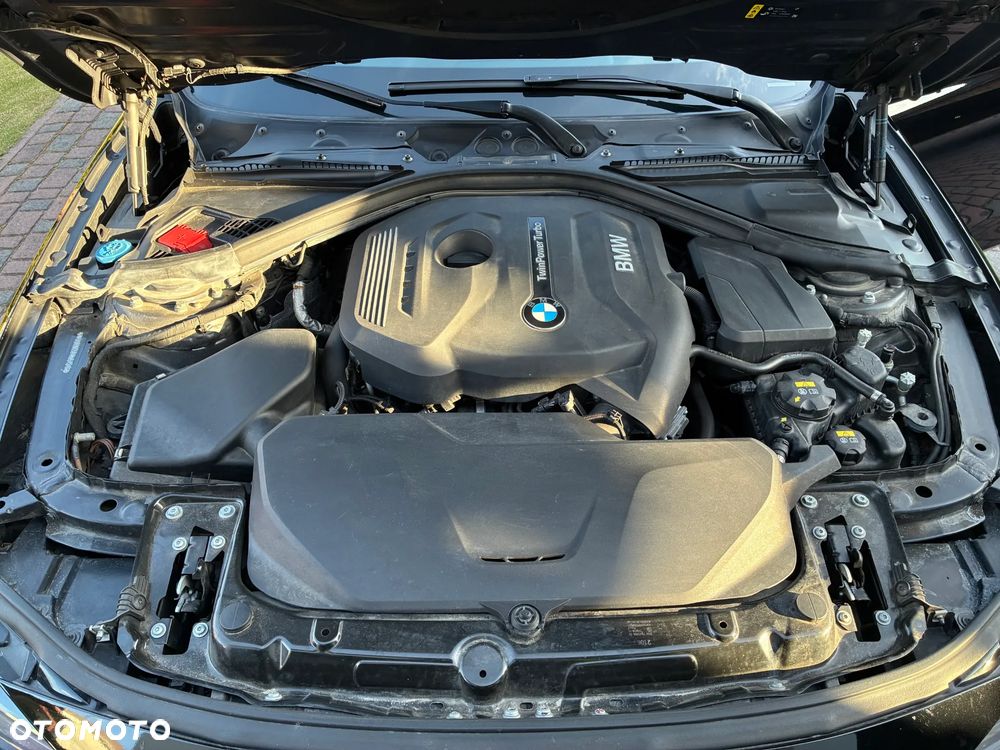 BMW Seria 3 330i Sport Line - 28