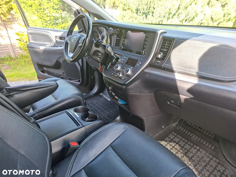 Toyota Sienna 3.5 V6 - 14