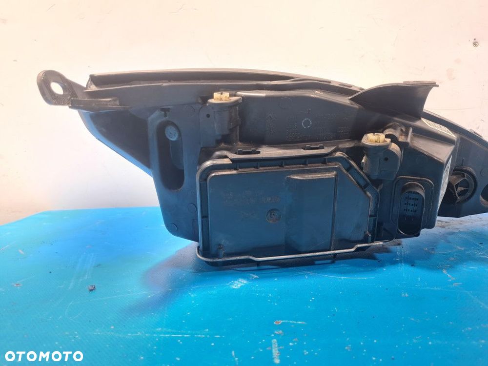 REFLEKTOR LEWY FORD FOCUS MK1 - 2