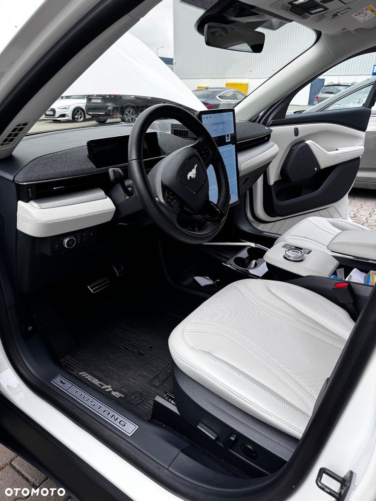 Ford Mustang Mach-E - 27