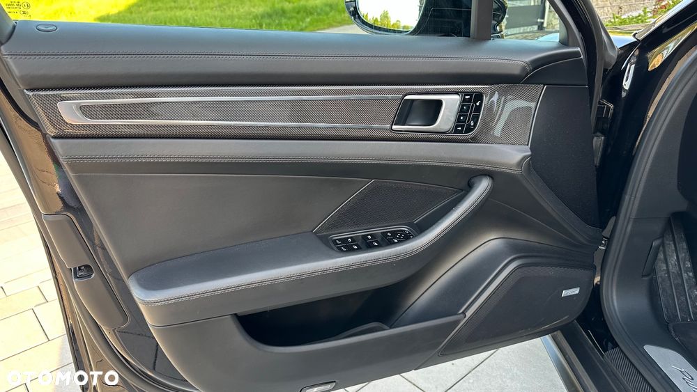 Porsche Panamera Turbo Sport Turismo - 13