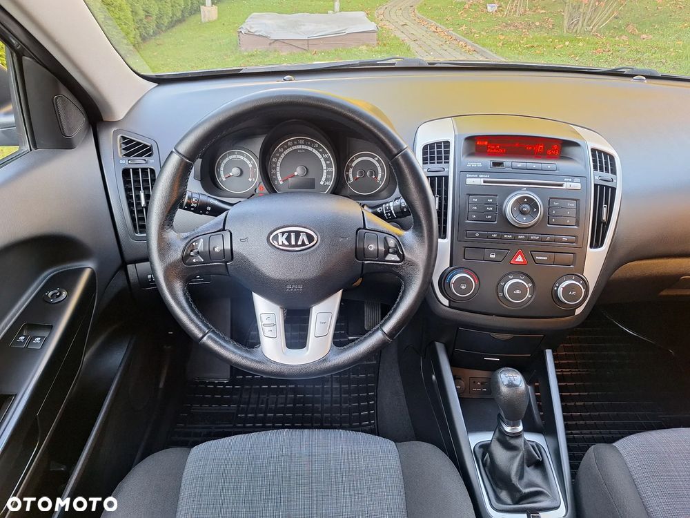 Kia Ceed - 13