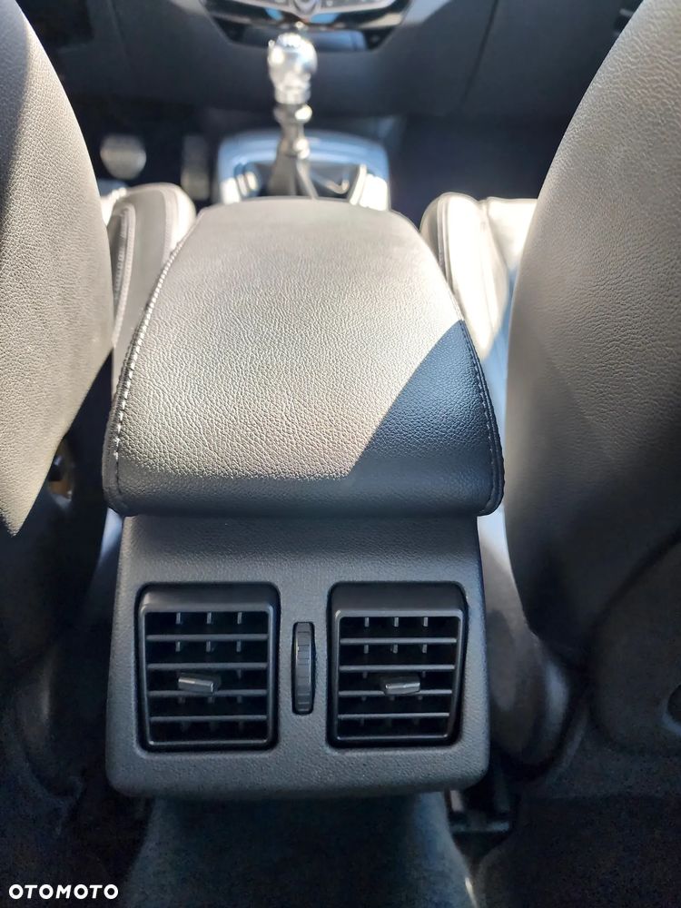 Renault Laguna TCe205 GT - 38