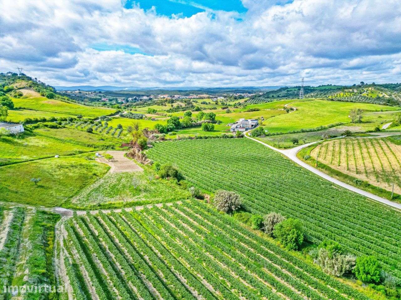 Terreno com 93.320 m2 - Grande imagem: 3/14