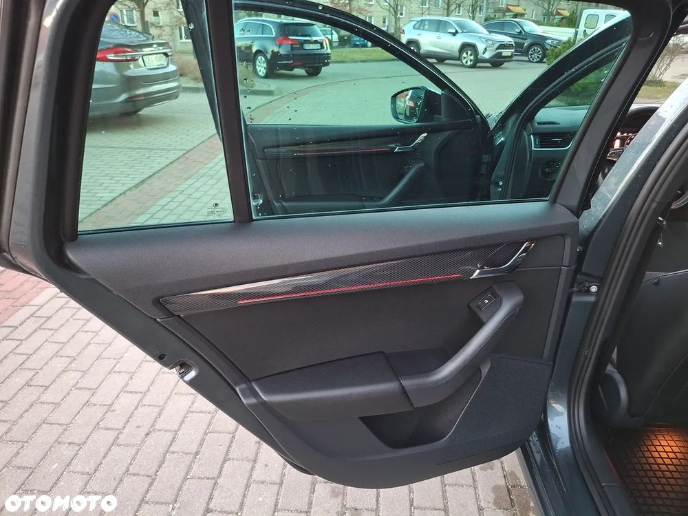 Skoda Octavia 2.0 TDI 4x4 DSG RS - 36