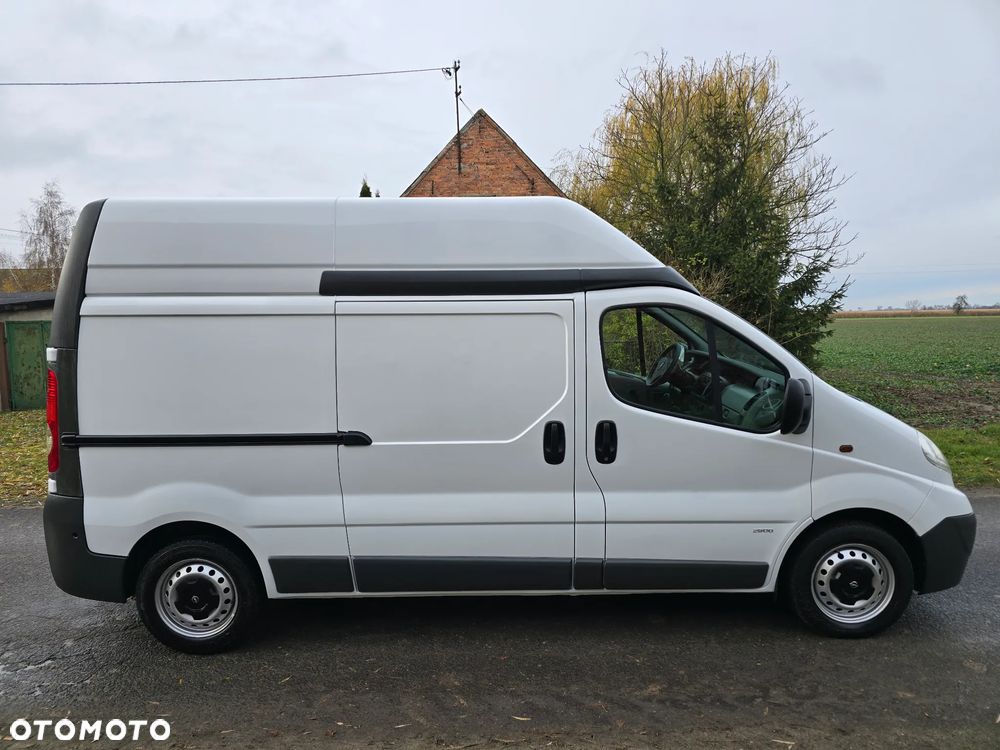 Opel Vivaro - 8