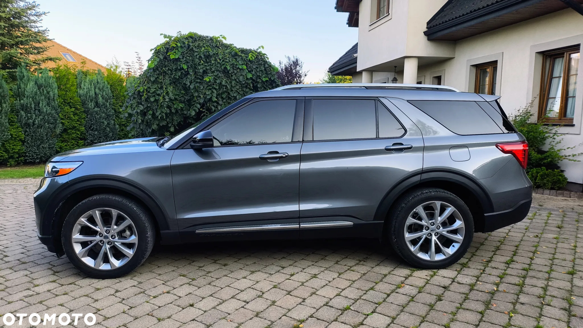 Ford Explorer - 4