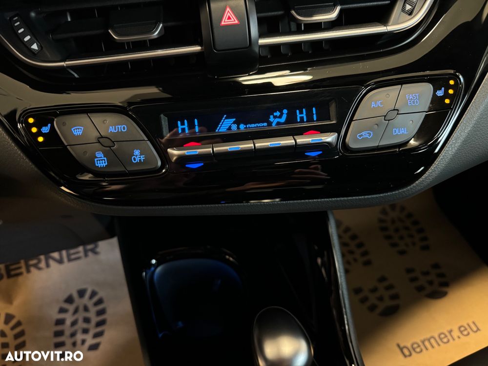 Toyota C-HR Hybrid Style Selection - 13
