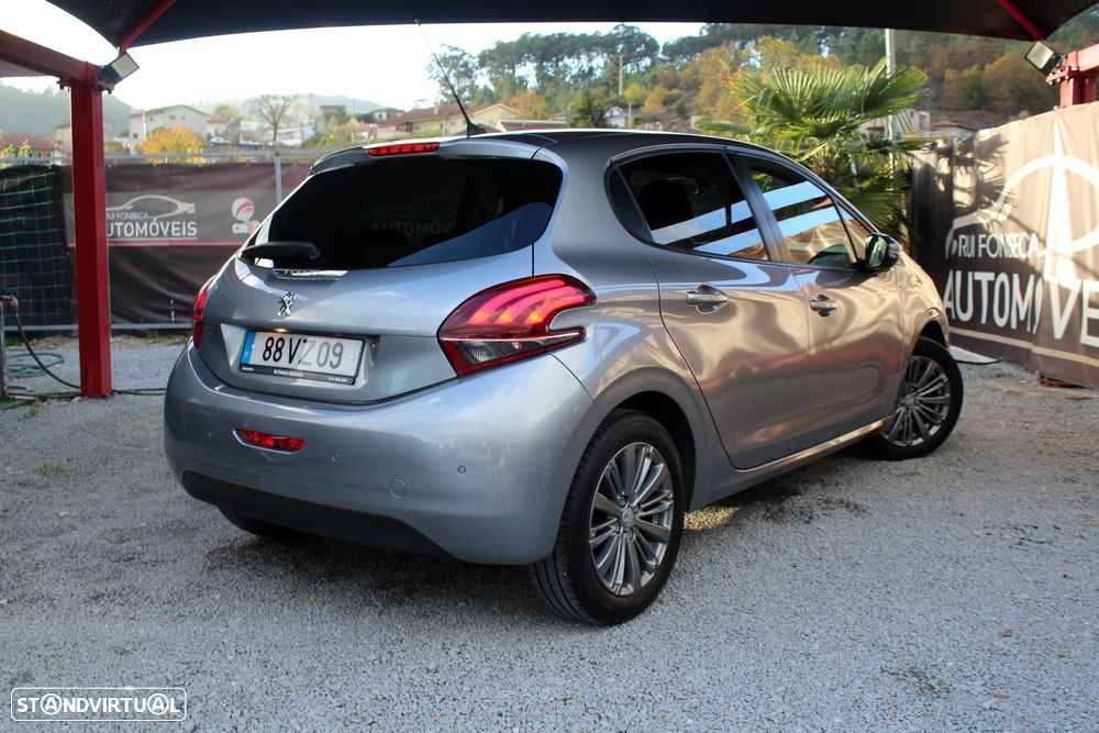 Peugeot 208 1.2 PureTech Signature - 3