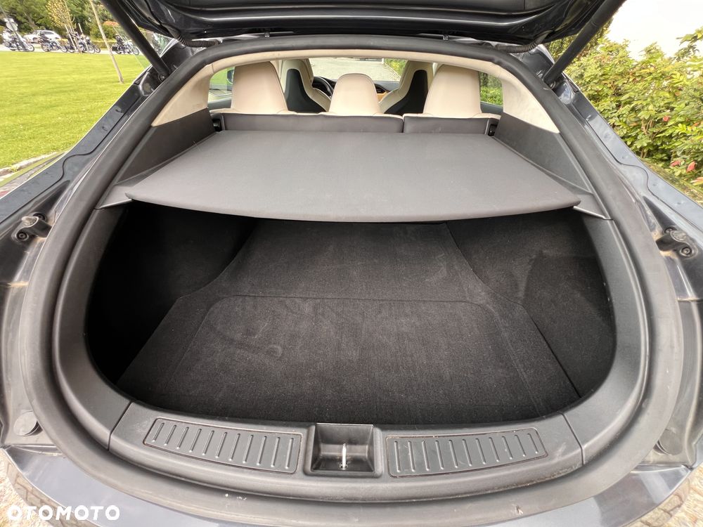 Tesla Model S - 26