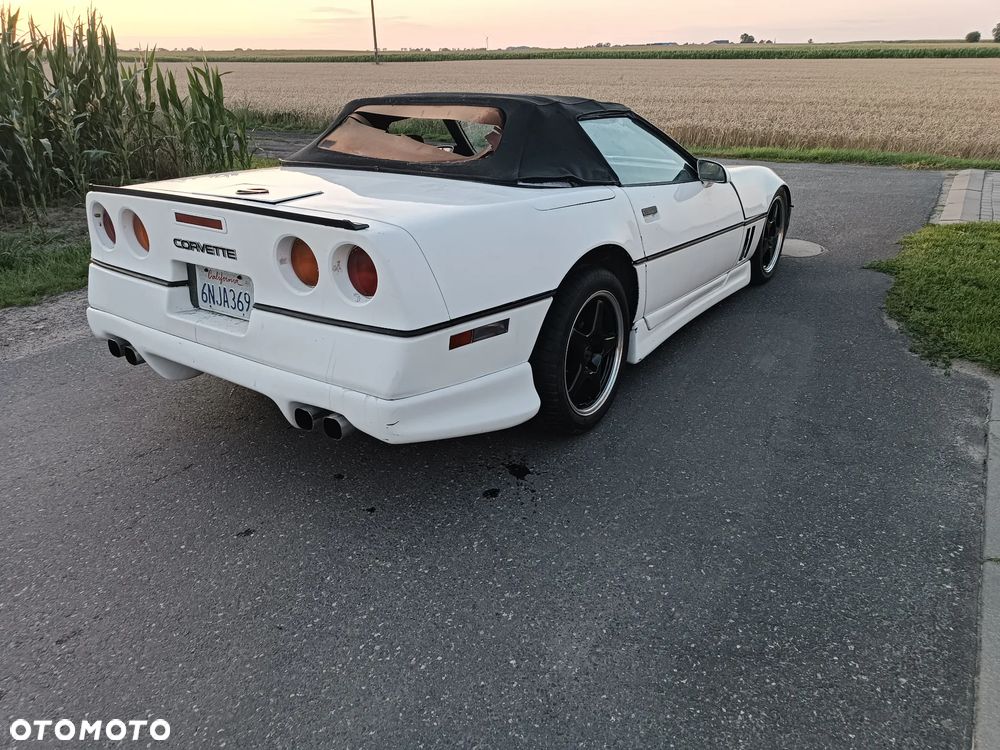 Chevrolet Corvette - 18