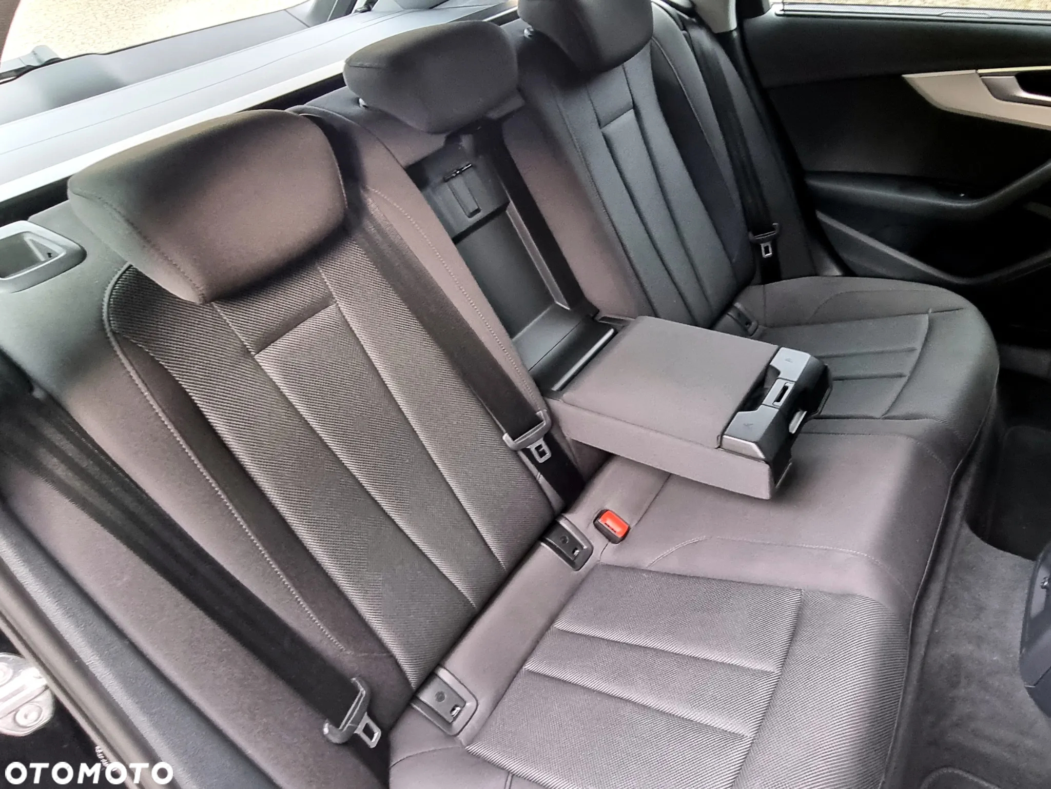 Audi A4 Avant 40 TFSI S tronic - 23