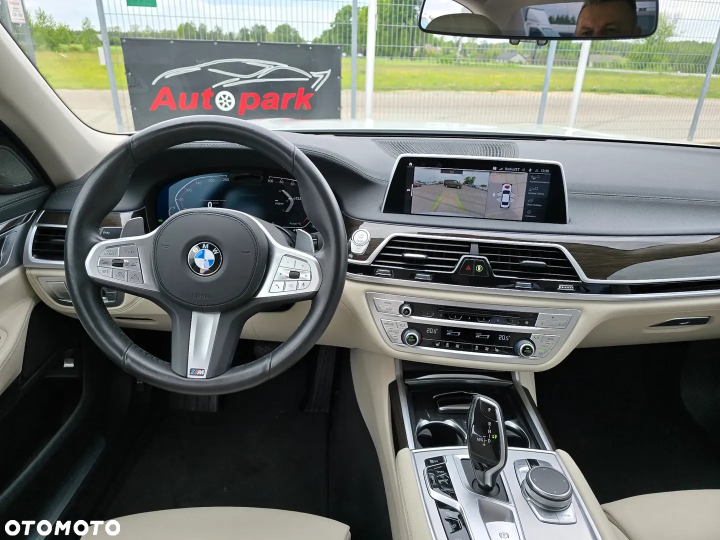 BMW Seria 7 750i xDrive sport - 32