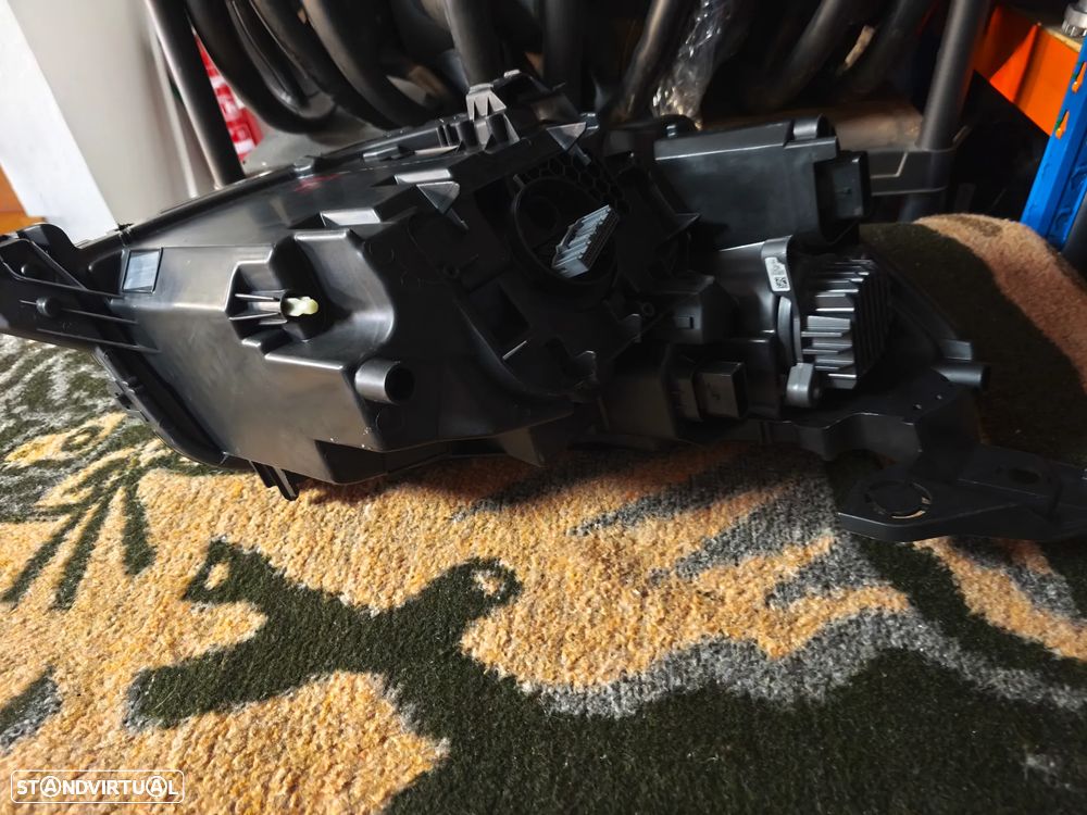 Farol esquerdo full Led Peugeot 208 + 2008 - 5