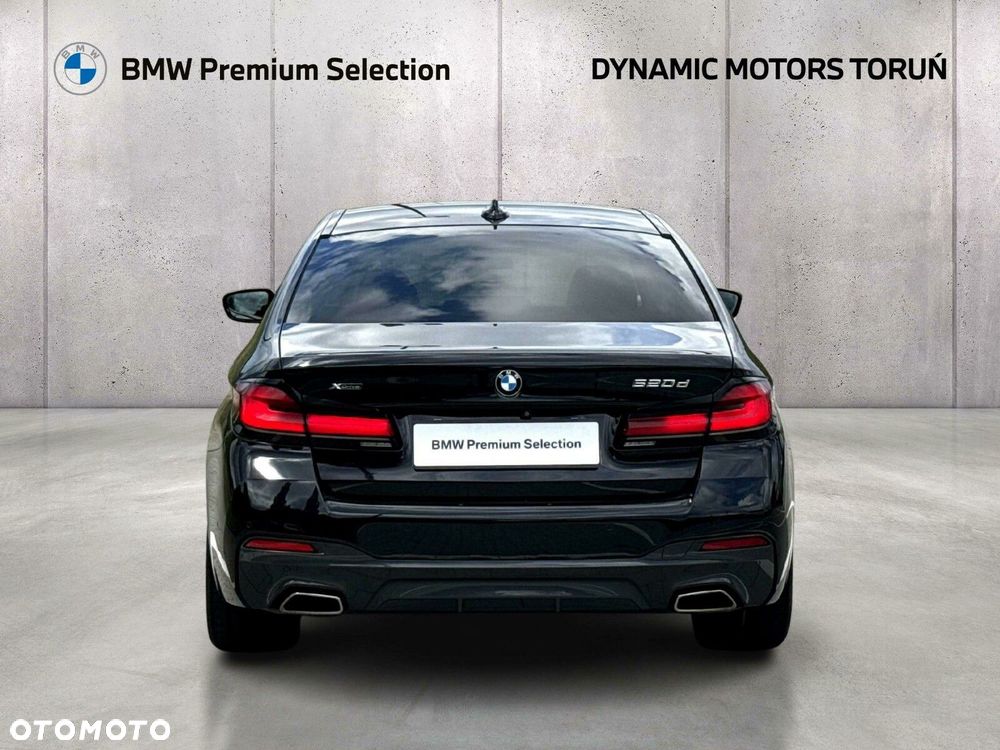 BMW Seria 5 520d M Sport - 8