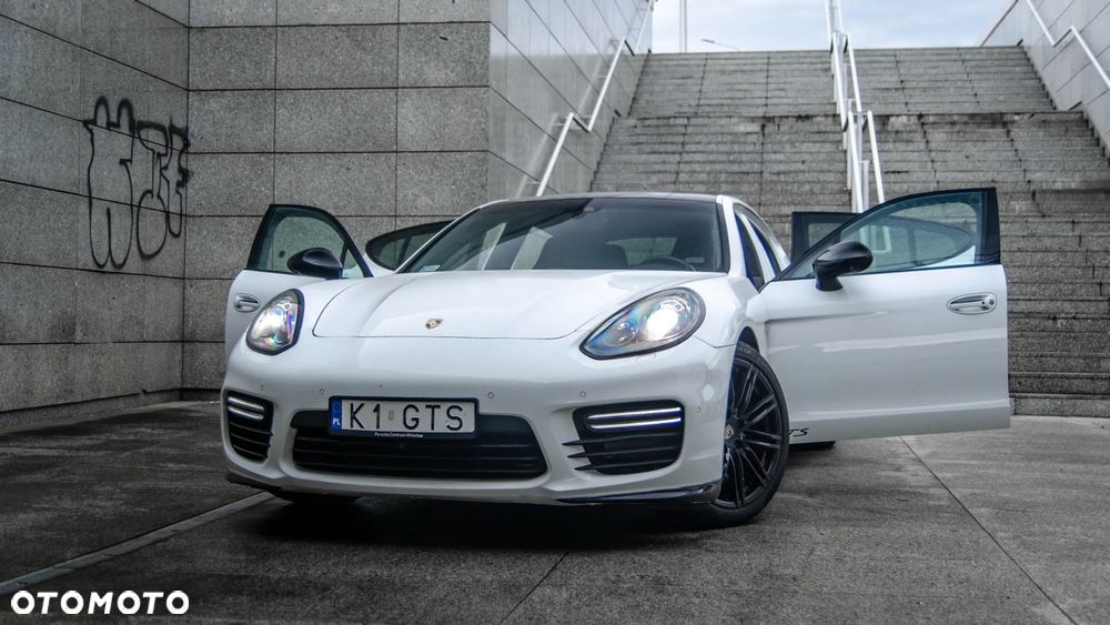 Porsche Panamera GTS PDK - 8