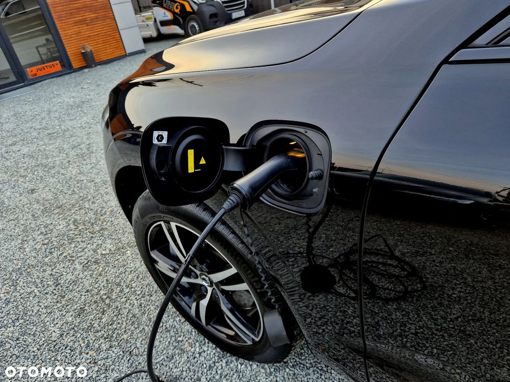 Volvo XC 60 T6 Plug-In Hybrid AWD Plus Dark - 32