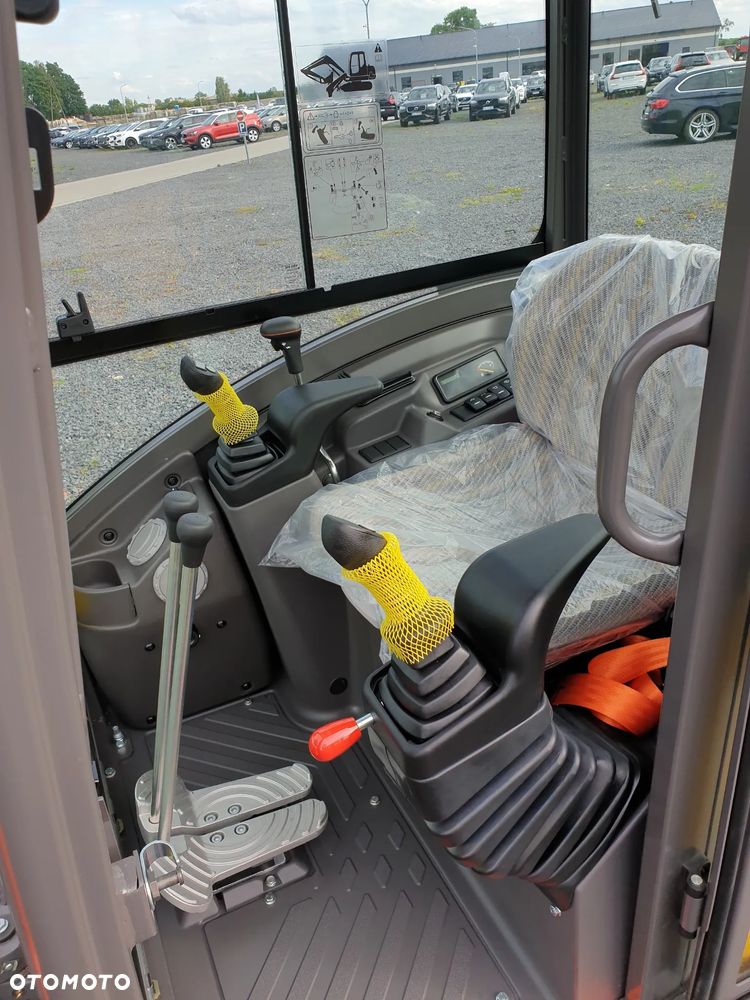 Volvo EC18E, DŁUGIE RAMIĘ, DODATKOWA PRZECIWWAGA, ROZSUWANE GĄSIENICE, 3 ŁYŻKI + SZYBKOZŁĄCZE VOLVO, NOWA DOSTĘPNA OD RĘKI, GWARANCJA Volvo Polska - 6