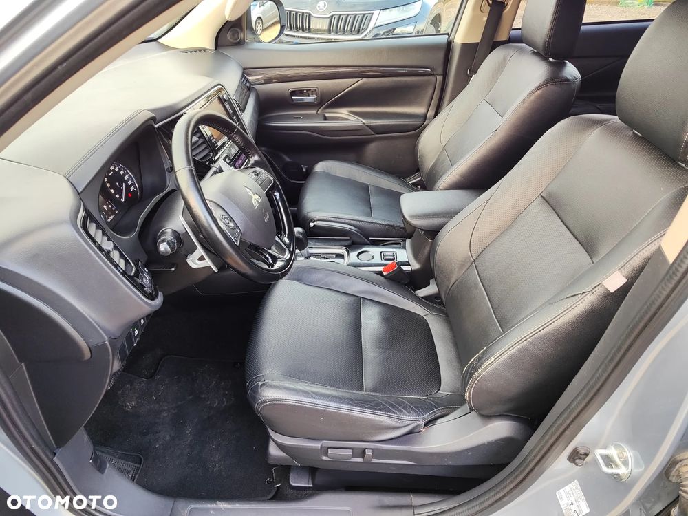 Mitsubishi Outlander 2.0 2WD CVT Diamant Edition+ - 19