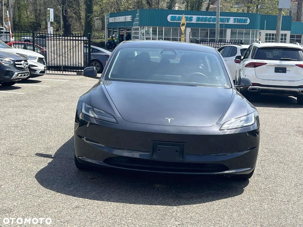 Tesla Model 3 - 3