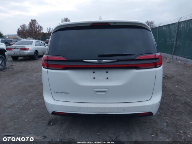 Chrysler Pacifica - 9