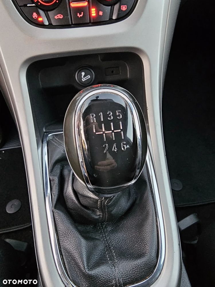 Opel Astra 1.4 Turbo 150 Jahre - 24