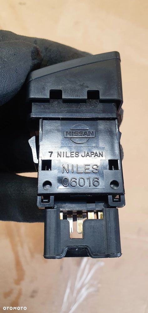 Przełącznik świateł awaryjnych Nissan Almera - 4
