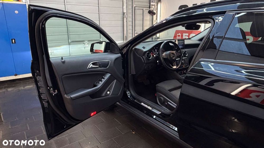 Mercedes-Benz GLA - 21