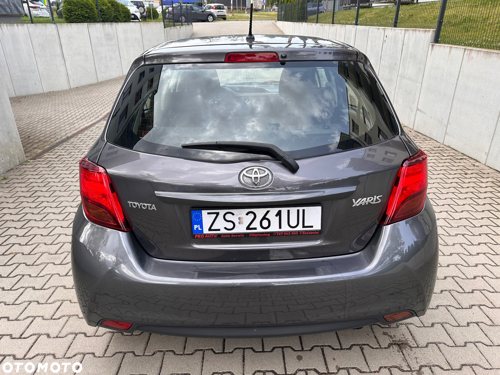 Toyota Yaris 1.0 VVT-i - 9