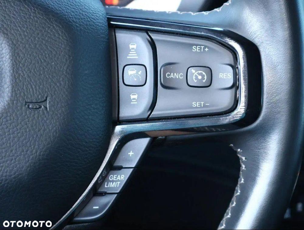 RAM 1500 Crew Cab Shortbed Limited - 13
